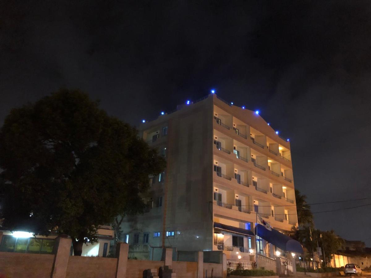 Maple Leaf Korean Hotel Achimota Eksteriør bilde