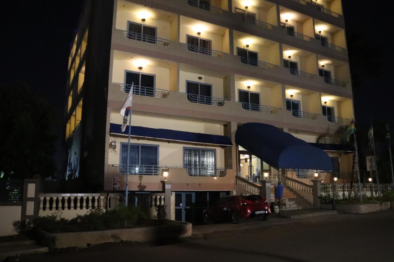 Maple Leaf Korean Hotel Achimota Eksteriør bilde