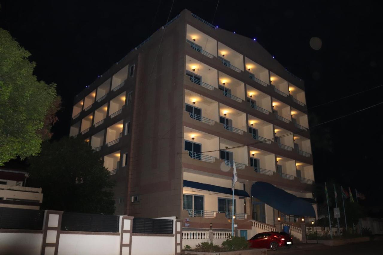 Maple Leaf Korean Hotel Achimota Eksteriør bilde