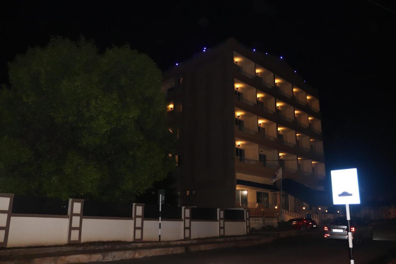 Maple Leaf Korean Hotel Achimota Eksteriør bilde