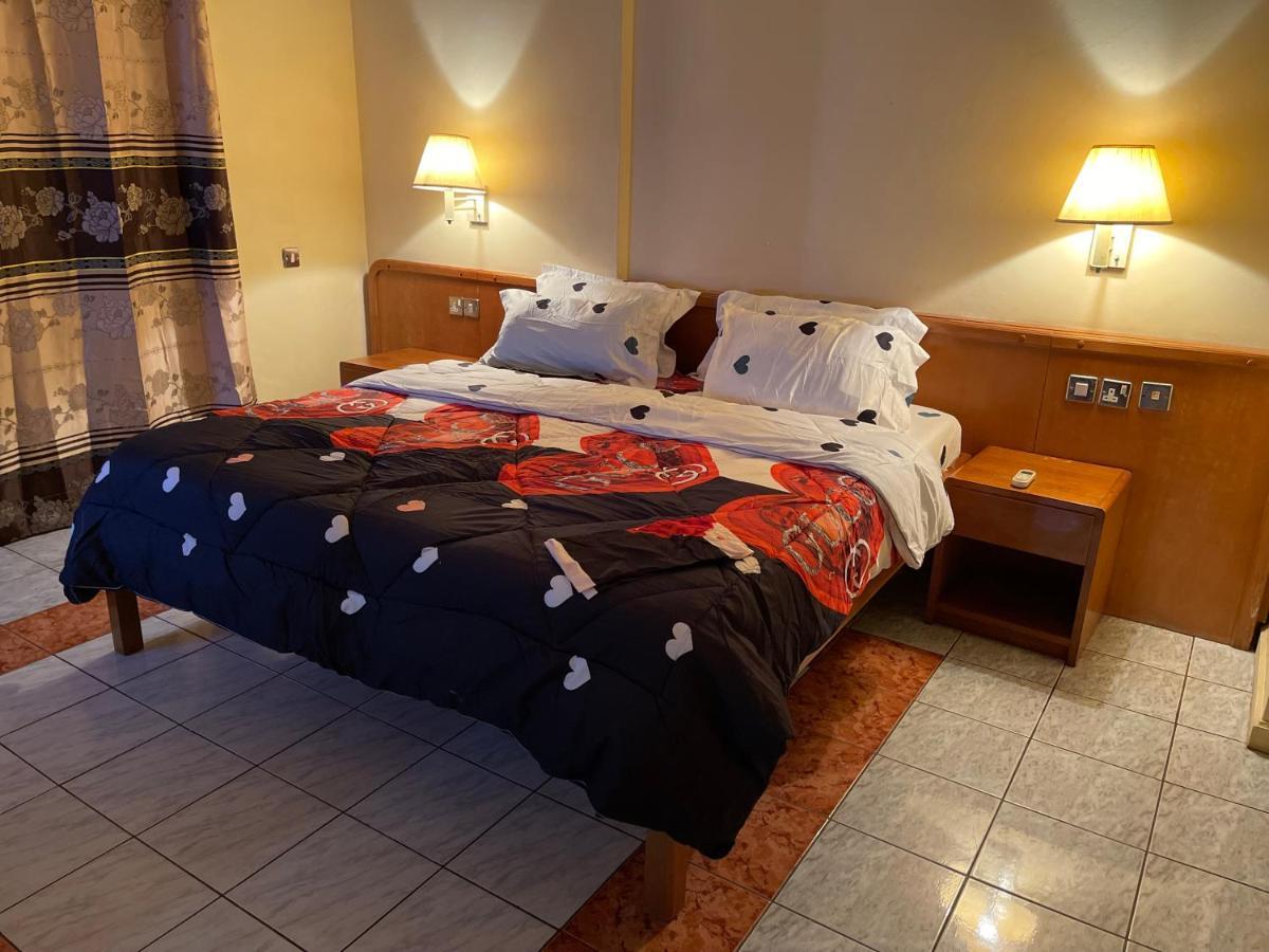 Maple Leaf Korean Hotel Achimota Eksteriør bilde