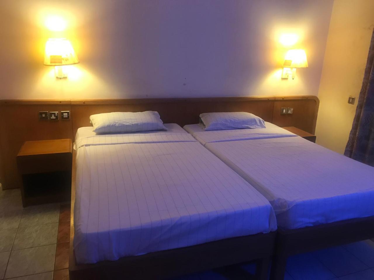 Maple Leaf Korean Hotel Achimota Eksteriør bilde