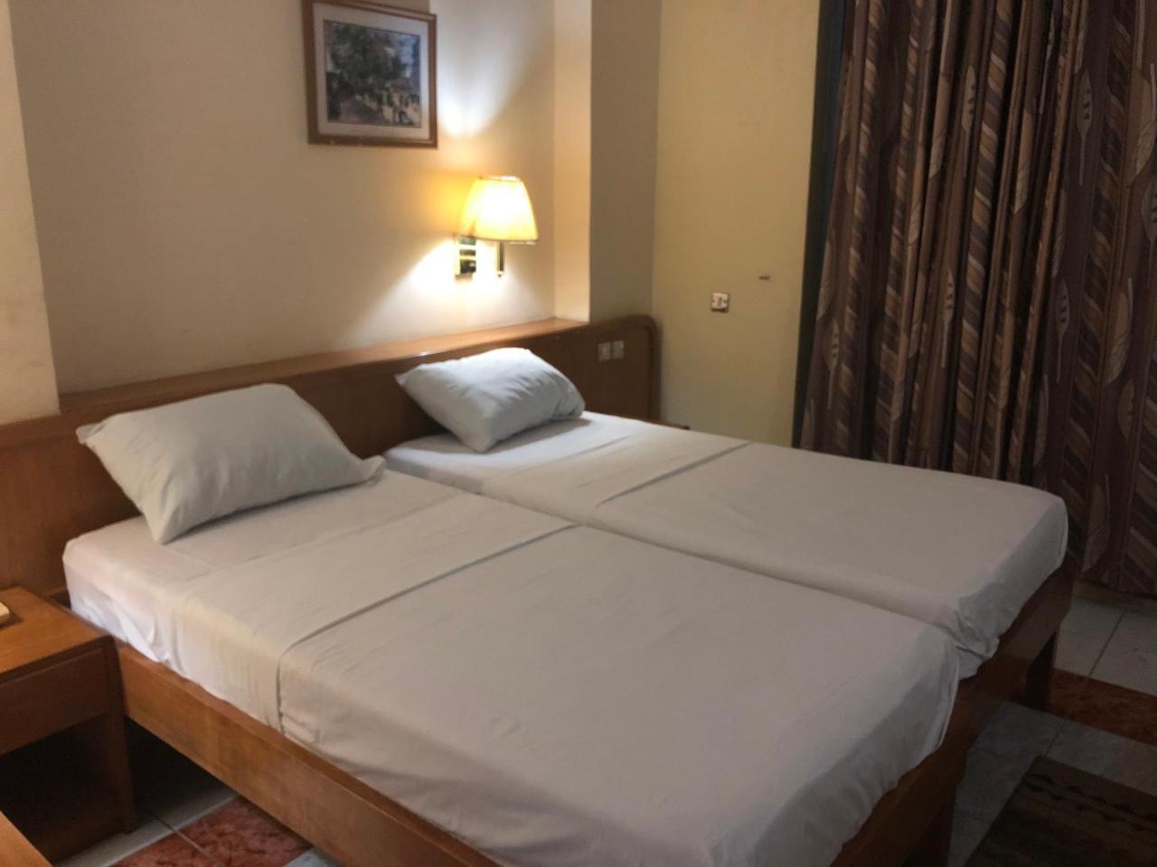 Maple Leaf Korean Hotel Achimota Eksteriør bilde