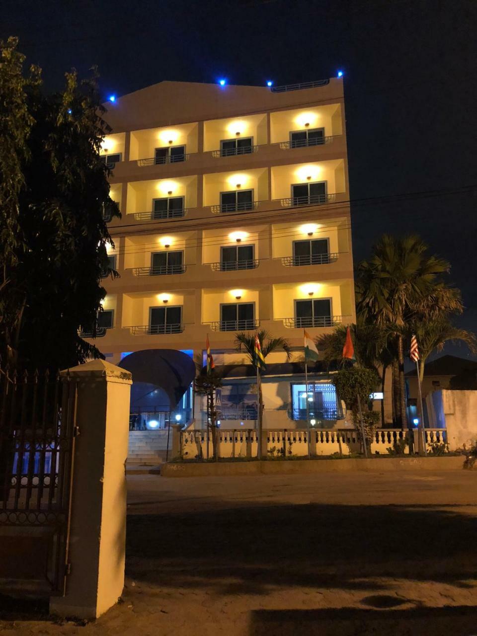 Maple Leaf Korean Hotel Achimota Eksteriør bilde