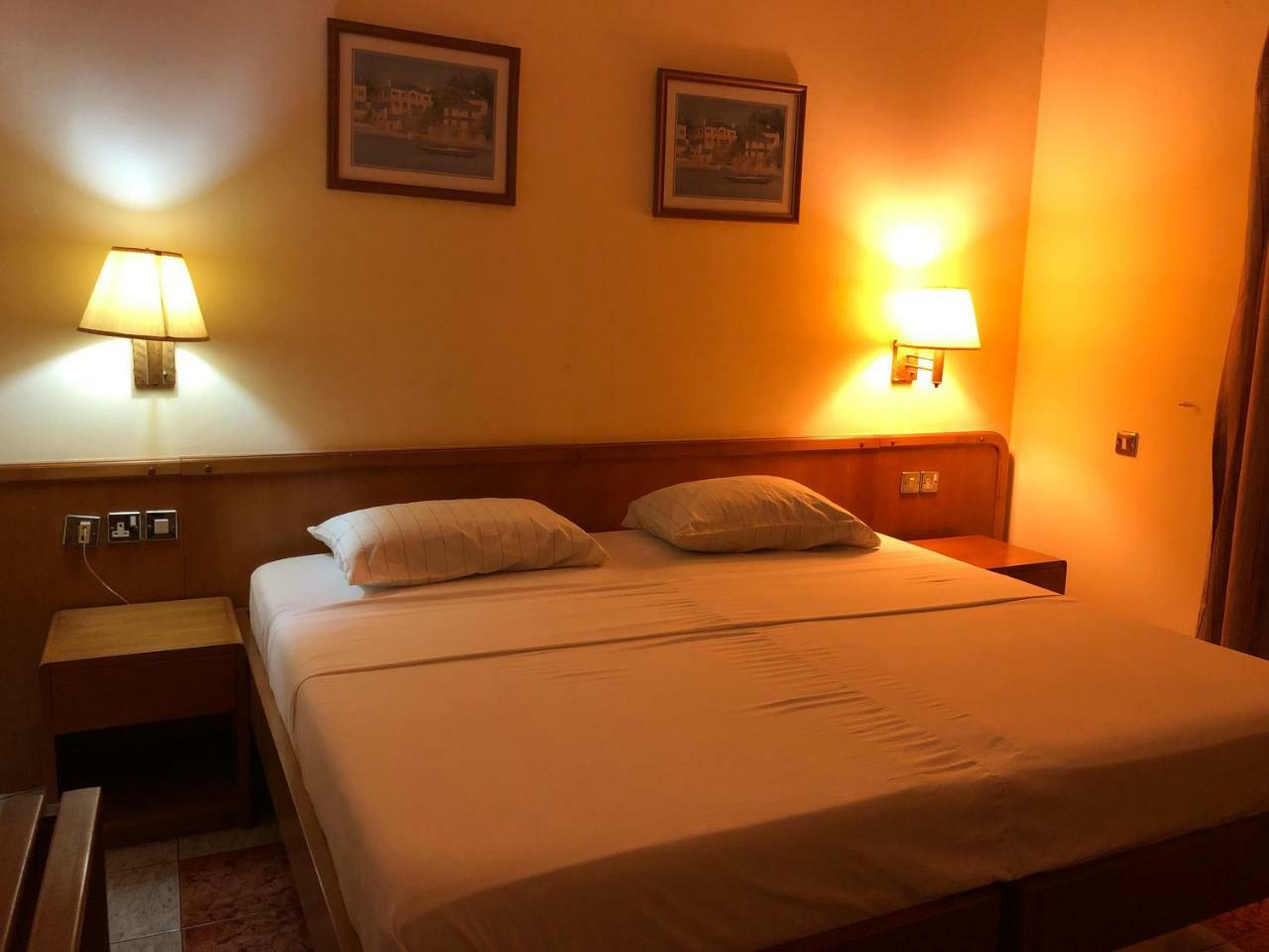 Maple Leaf Korean Hotel Achimota Eksteriør bilde