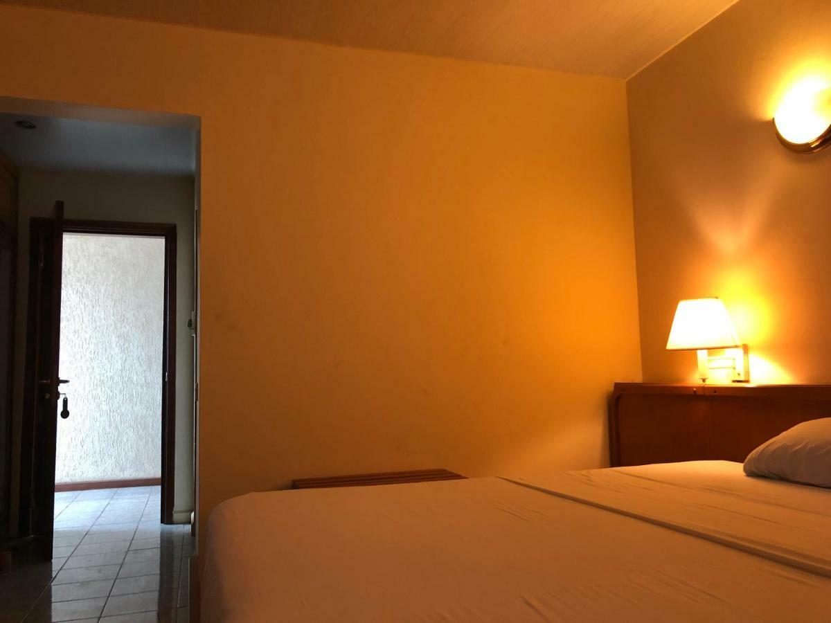 Maple Leaf Korean Hotel Achimota Eksteriør bilde