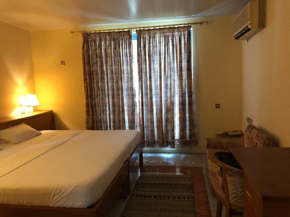 Maple Leaf Korean Hotel Achimota Eksteriør bilde
