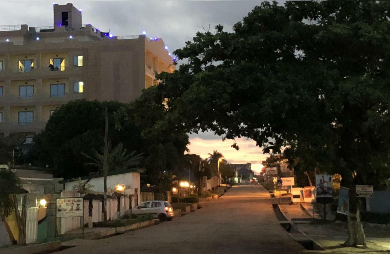 Maple Leaf Korean Hotel Achimota Eksteriør bilde